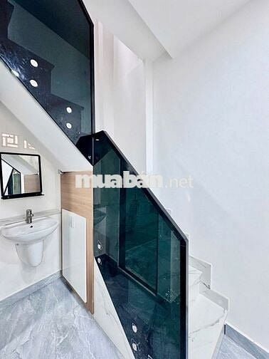 Nhà dt16m2 đúc 2,5 tấm 2pn hẻm 2.5m đường Lạc Long Quân, P3, Quận 11