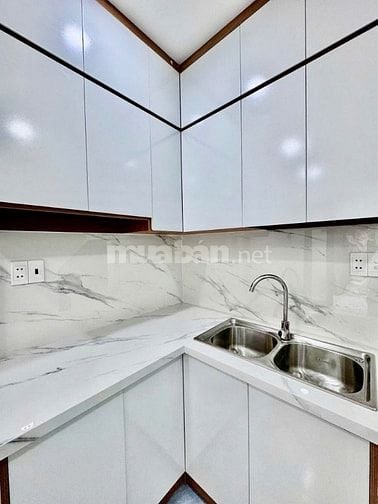 Nhà dt16m2 đúc 2,5 tấm 2pn hẻm 2.5m đường Lạc Long Quân, P3, Quận 11