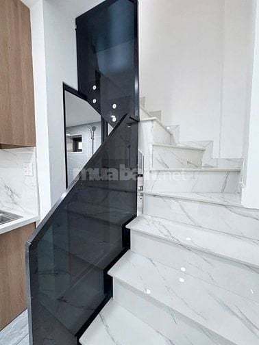 Nhà dt16m2 đúc 2,5 tấm 2pn hẻm 2.5m đường Lạc Long Quân, P3, Quận 11