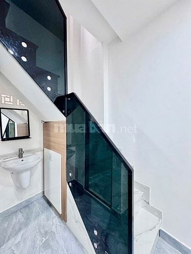 Nhà dt16m2 đúc 2,5 tấm 2pn hẻm 2.5m đường Lạc Long Quân, P3, Quận 11