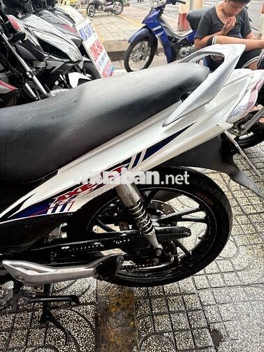 Suzuki Axelo Xanh trắng