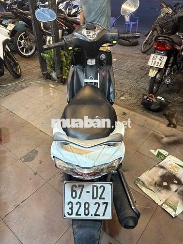 Suzuki Axelo Xanh trắng