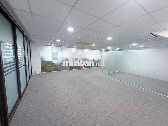 Văn phòng Cư Xá Bắc Hải Q10 60m2 ngăn sẵn 1 phòng họp, có ban công