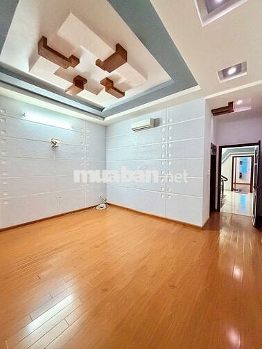 Nhà 2 lầu 4PN mặt tiền đường Trần Hoàng Na chỉ 18 triệu