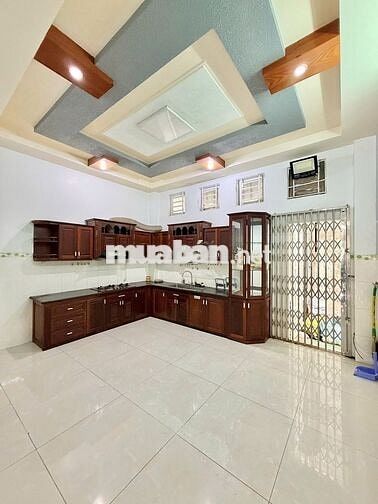 Nhà 2 lầu 4PN mặt tiền đường Trần Hoàng Na chỉ 18 triệu
