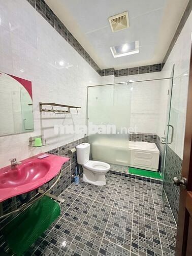 Nhà 2 lầu 4PN mặt tiền đường Trần Hoàng Na chỉ 18 triệu