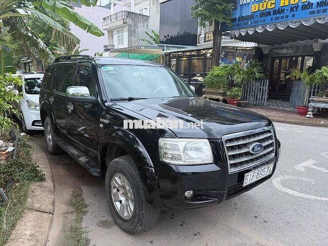 Ford Everest Đen