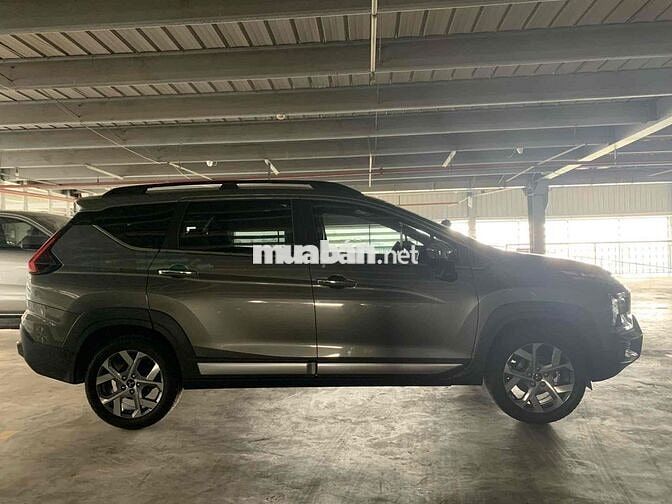 Mitsubishi Xpander Cross 2023 34000 km Xám