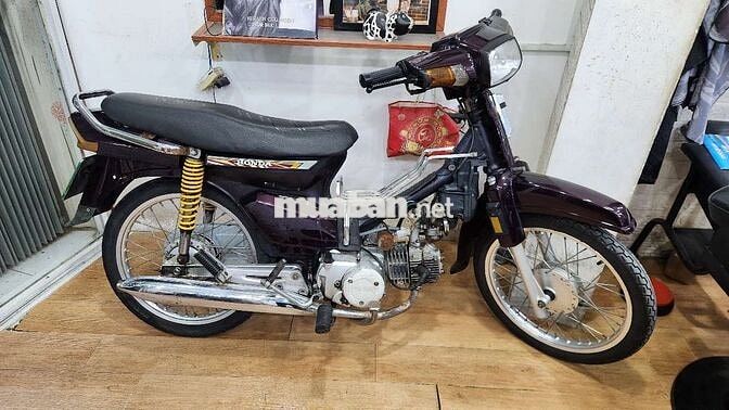 Honda Dream màu Nâu tím
