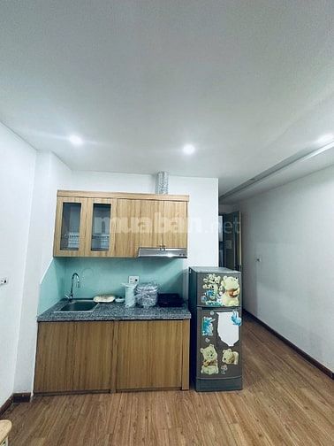 Cho thuê căn hộ tầng 4 mặt phố Trần Quang Diệu