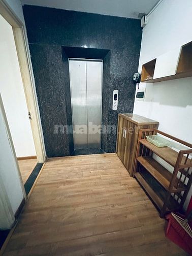 Cho thuê căn hộ tầng 4 mặt phố Trần Quang Diệu