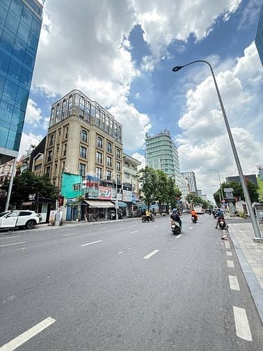 Cho thuê toà nhà số 10A Nguyễn Thị Minh Khai, Quận 1, 750 triệu/tháng