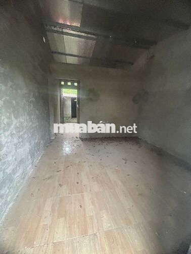 100 m² thổ cư, sẵn nhà cấp 4, ô tô vào sân.
