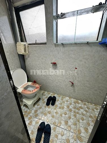 Cho thuê nhà tập thể rông rãi như chung cư 2N, Khách, 1Vs khép kín