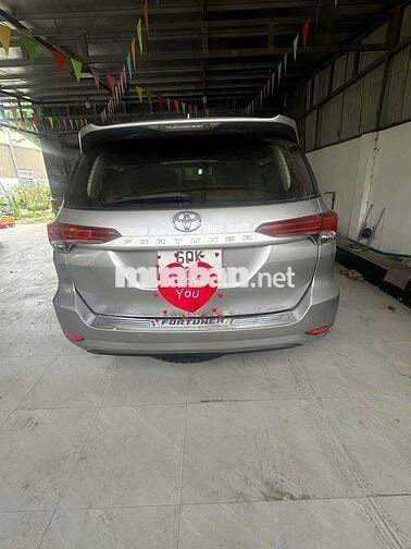 Toyota Fortuner 7 chỗ Bạc