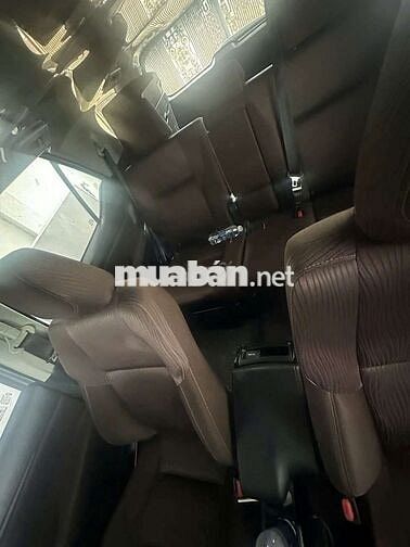 Toyota Fortuner 7 chỗ Bạc