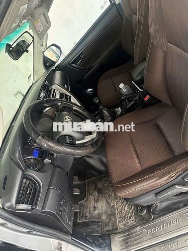Toyota Fortuner 7 chỗ Bạc