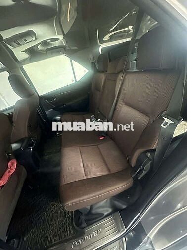 Toyota Fortuner 7 chỗ Bạc