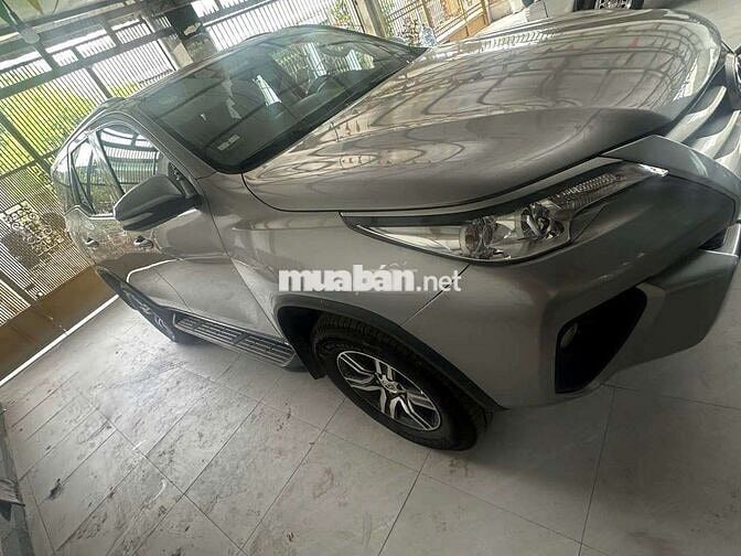 Toyota Fortuner 7 chỗ Bạc