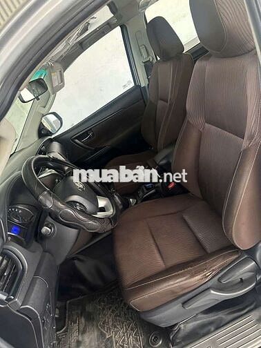Toyota Fortuner 7 chỗ Bạc