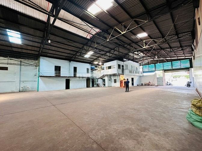 Cho thuê xưởng 900m2 + gác lửng đg hẻm Ao Đôi xe cont vào đc giá: 70tr