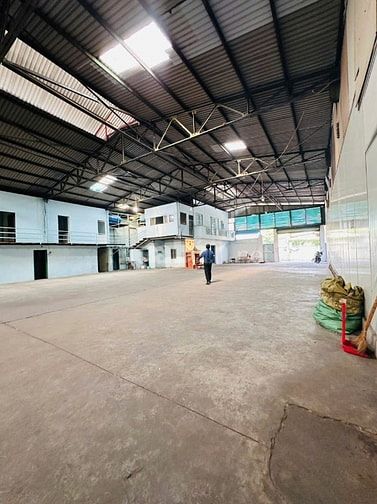 Cho thuê xưởng 900m2 + gác lửng đg hẻm Ao Đôi xe cont vào đc giá: 70tr