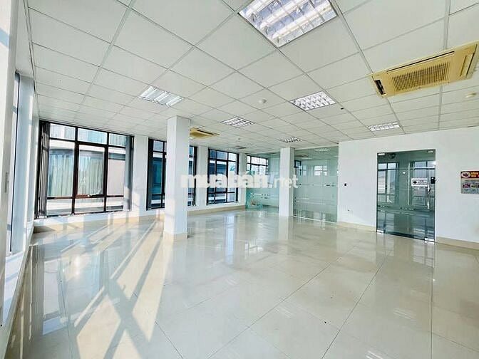 Cho thuê văn phòng 115m2 Trần Quang Diệu giá chỉ 18tr trần cao lô góc