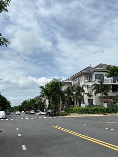 Bán Biệt thự View Sông KDC LAVILA Kiến Á .DT: 10x20 .3 lầu . 29 Tỷ