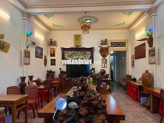 TUYỂN NHÂN VIÊN PHỤC VỤ VÀ DỌN DẸP QUÁN PHỞ BMT