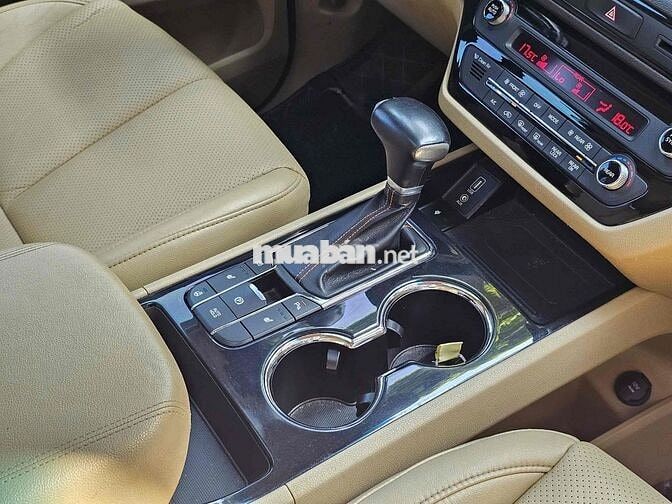 Kia Carnival 2022 2.2D Luxury 8 chỗ - 91000 km