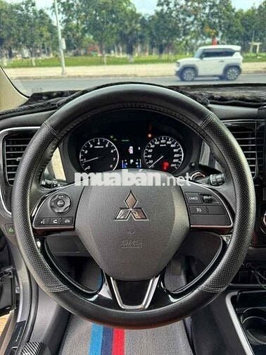 Cần bán Mitsubishi Outlander 2019 tự động