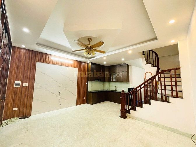 Cho thuê nhà ngõ 115 nguyễn khang 65m x6T ô tô đỗ cửa