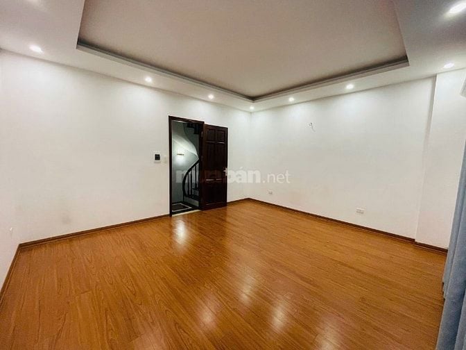 Cho thuê nhà ngõ 115 nguyễn khang 65m x6T ô tô đỗ cửa