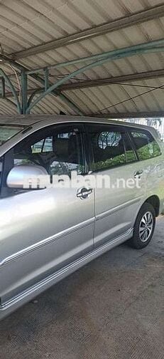 Toyota Innova Bạc 7 chỗ