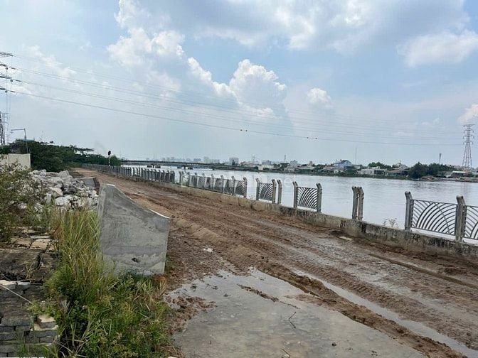 Cho thuê mặt bằng 14.000m2 (105x130m). Mặt tiền đường Nguyễn Hũu Thọ
