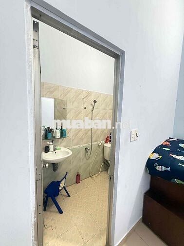 Nhà nguyên căn còn trống 2PN cần tìm người ở ghép