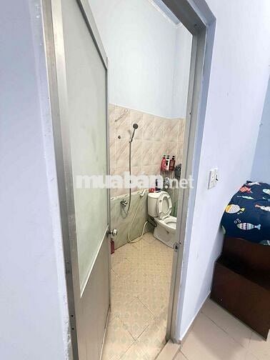 Nhà nguyên căn còn trống 2PN cần tìm người ở ghép