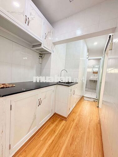 3.x tỷ Căn góc TT Quỳnh Mai, sổ đỏ 40/75m² 2PN 3 thoáng Full công năng