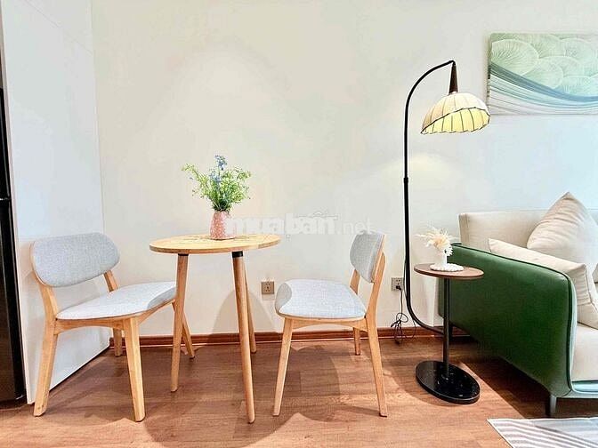 HOT HOT! CHDV 1BR Trần Hưng Đạo Q1 – Ban công cực chill, full nội thất