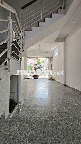 Gửi HH Dv dẫn nhà trong chợ Hạnh Thông Tây 4x15m 3 lầu 6pn