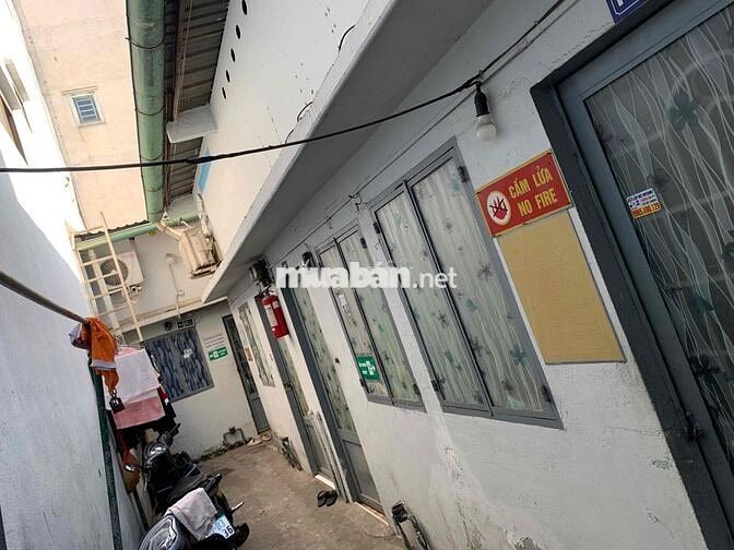 Phòng có gác,máy lạnh,toilet riêng