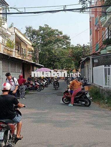nhà gốc 2 mặt tiền đường số 5 kdc bình hưng DT 6 x 11m trệt 3 lầu 