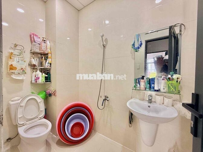 CHO THUÊ NHÀ NGUYÊN CĂN MỚI 3 PHÒNG NGỦ - NGAY CHỢ HOÀNG HOA THÁM