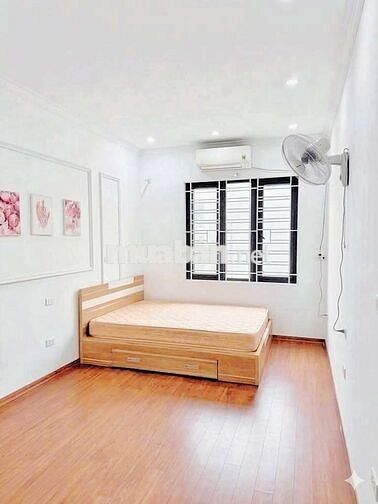 Cho thuê nhà phố nguyễn sơn long biên 35m 5 tầng 3 ngủ fun đồ giá 10 t