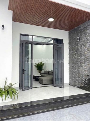 Bán nhà mới được tân trang mới tinh