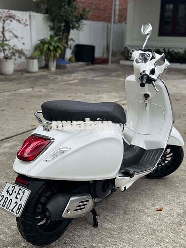 Vespa 2015 màu Trắng xe đẹp máy em rin êm