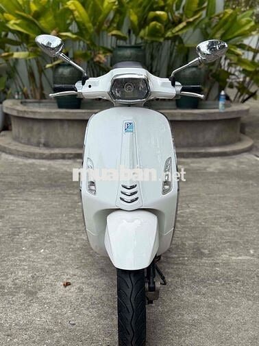Vespa 2015 màu Trắng xe đẹp máy em rin êm