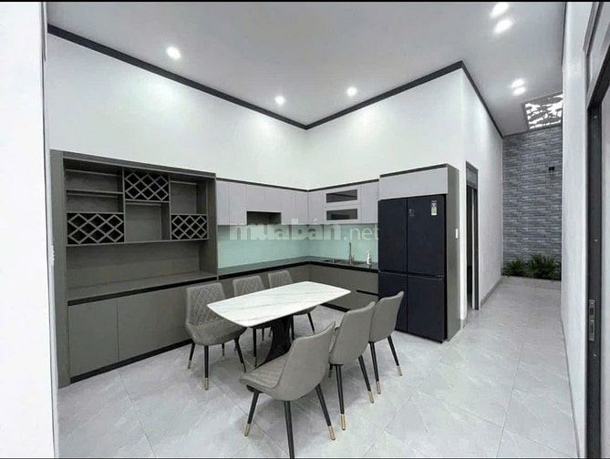 Bán nhà mới được tân trang mới tinh