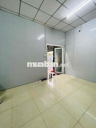 Cho thuê nhà cấp 4 sân rộng DT sử dụng hơn 120m2 gần ngã tư Thủ Đức