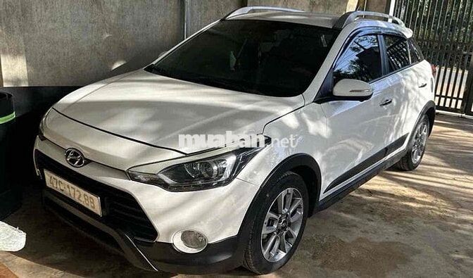 Hyundai i20 Active Trắng